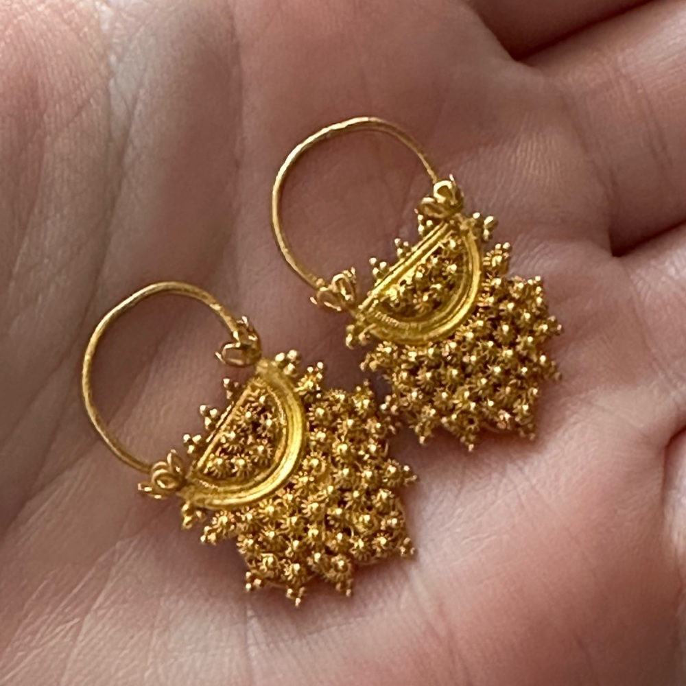 22k Yellow Gold Bhutanese Earrings